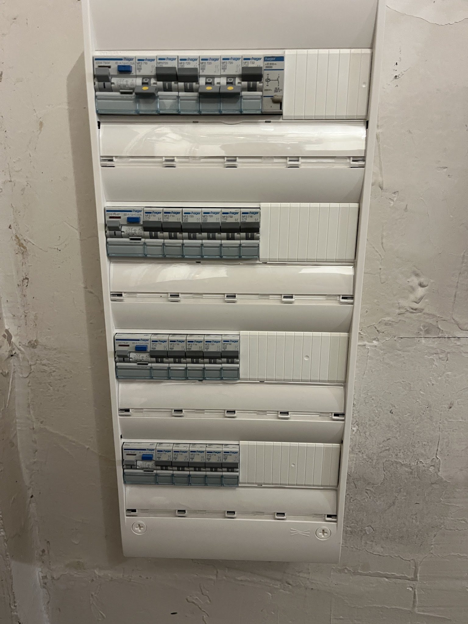 Tableau électrique Hager posé